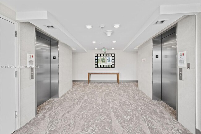 Building Photo - 9261 E Bay Harbor Dr