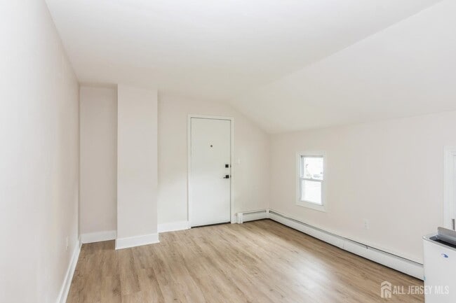 Building Photo - 176 Manalapan Rd