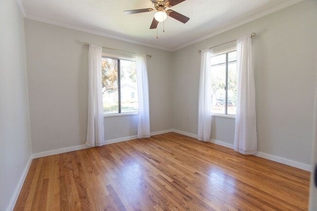 Building Photo - Lakewood Home, 2 Bedroom, 1 Bath with GREAT Backyard Space!