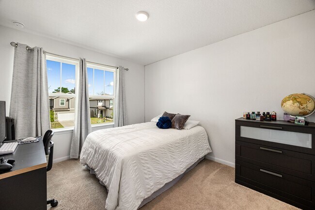 Building Photo - 25927 Chicory Dr