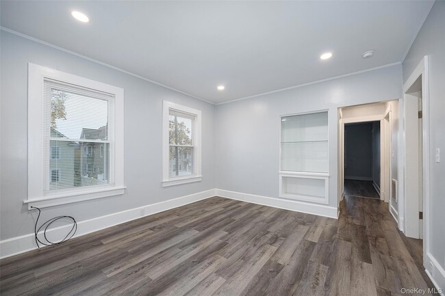 Building Photo - 5 Orchard Pl