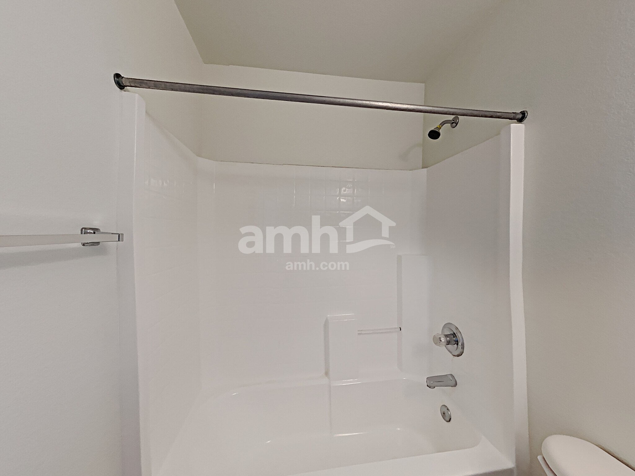 Building Photo - 5030 E Dale Ln