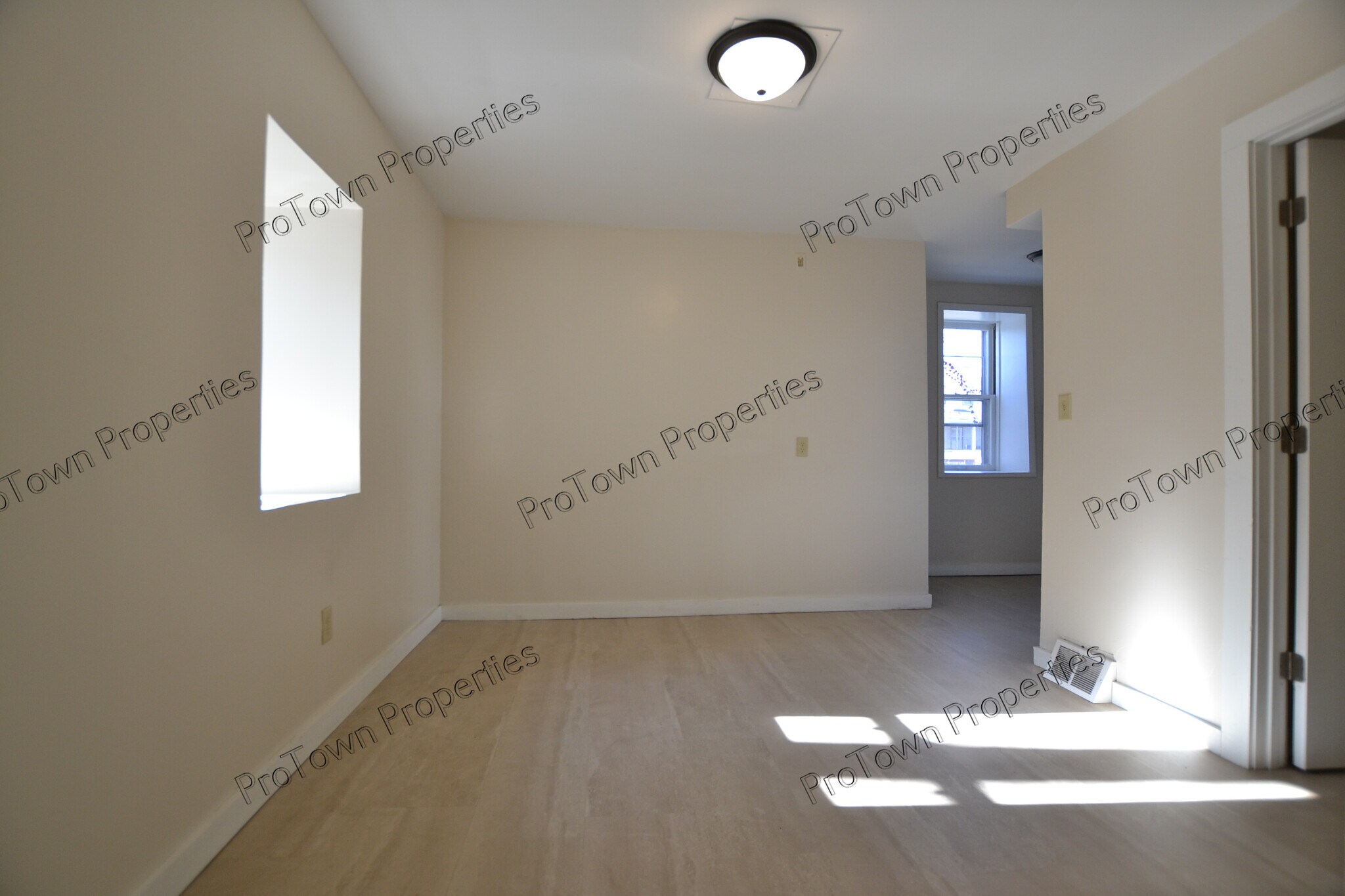 Building Photo - 811 N Center St