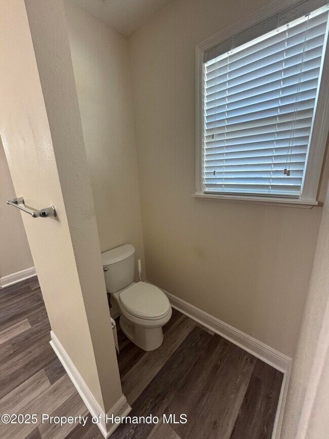 Building Photo - 1159 MacFarlane Ave