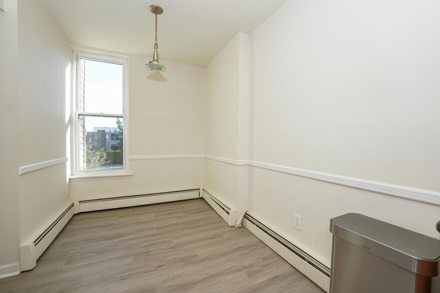 Building Photo - 1 River Rd