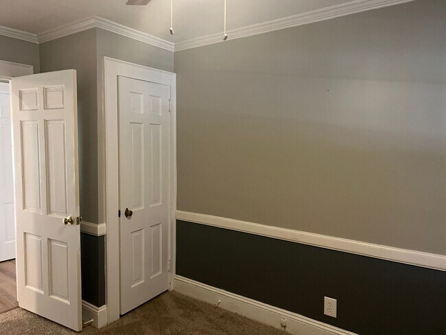 Building Photo - Beautiful 3 bedroom 1.5 bathroom house available!