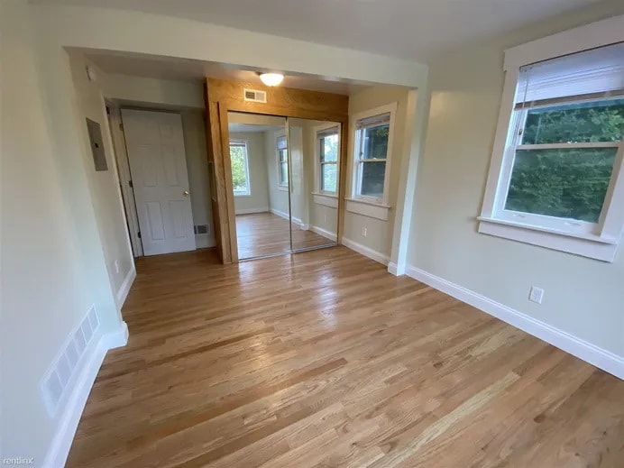 Building Photo - 1043 N Main St