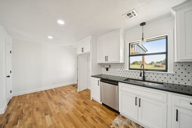 Building Photo - REIMAGINED/LIKE NEW...