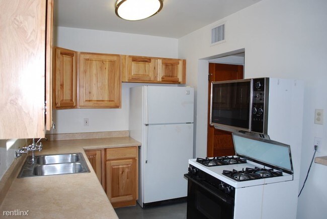 Building Photo - 4 br, 2 bath House - 2501 E Towner St