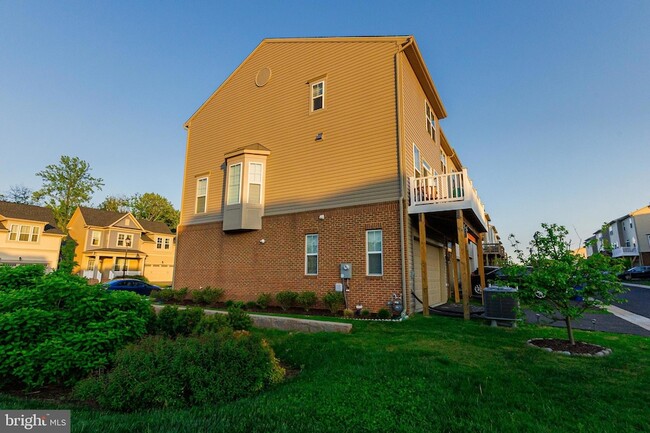 Building Photo - 16201 Coolidge Ave
