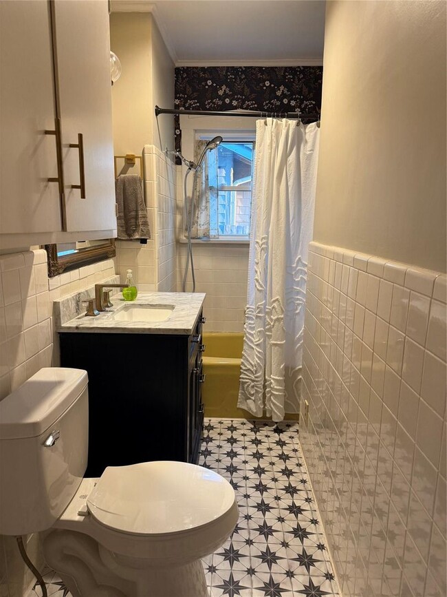 Building Photo - Great neighborhood, watchful neighbors, darling Midtown home near fairgrounds & TU.