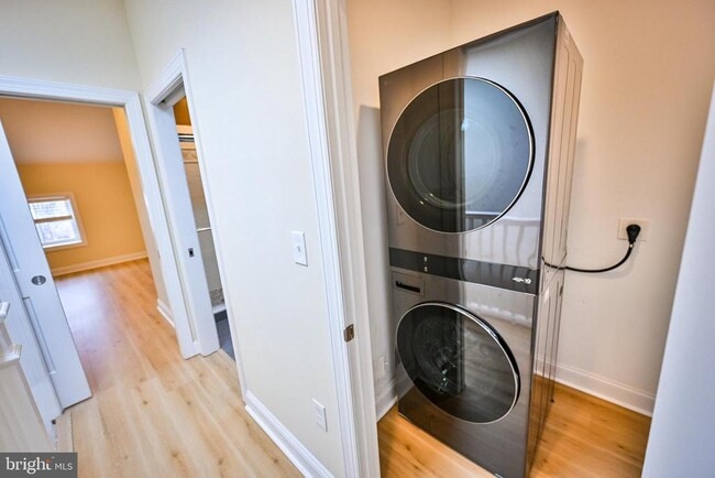 Building Photo - 907 Stiles St