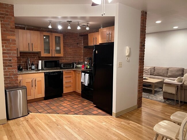 Building Photo - 87 Gainsborough St