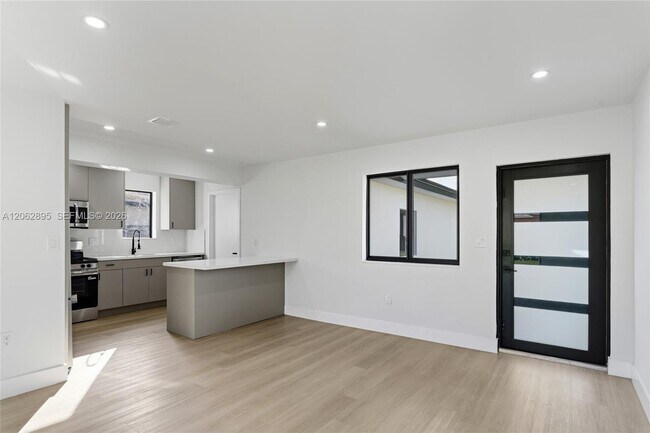 Building Photo - 9660 Dominican Dr