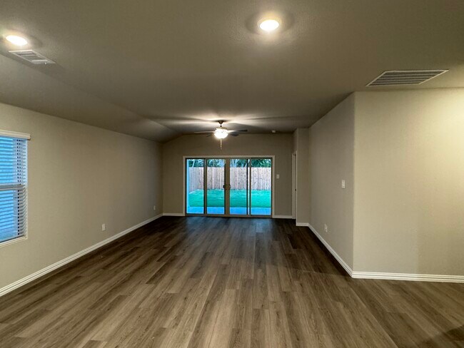 Building Photo - 919 Elijah Ln