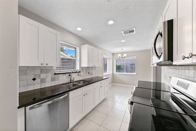 Building Photo - 1710 Foxwood Ct