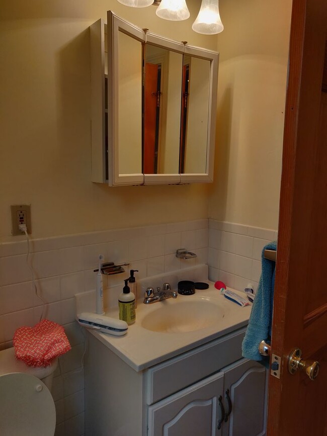 Building Photo - Coolidge Corner Area. In-Unit Washer and D...