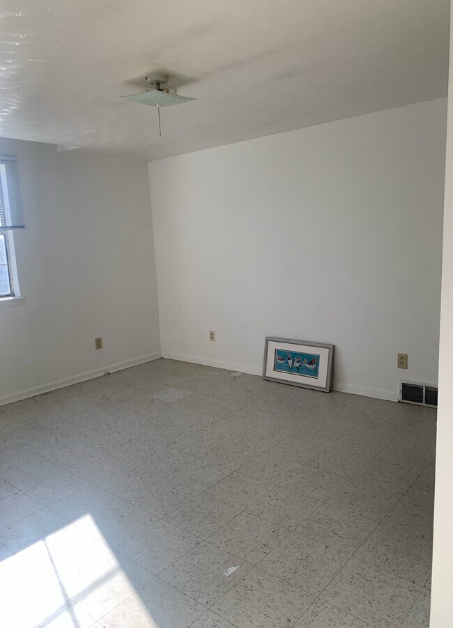 Primary Photo - 29 S Main St