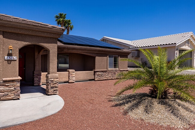 Building Photo - 3161 Newport Dr