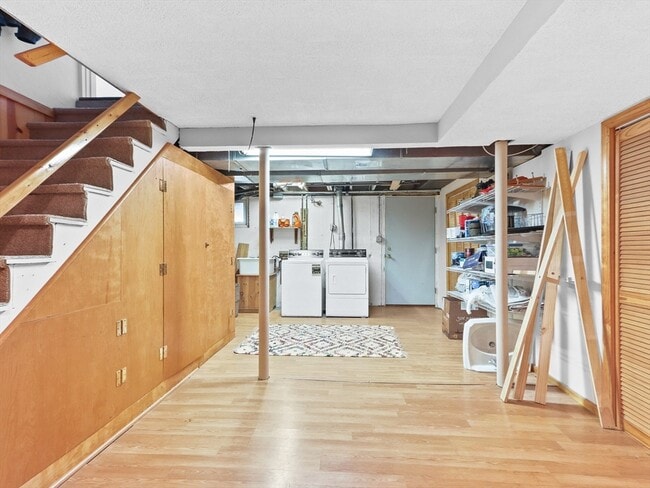 Building Photo - 45 Redwood Dr