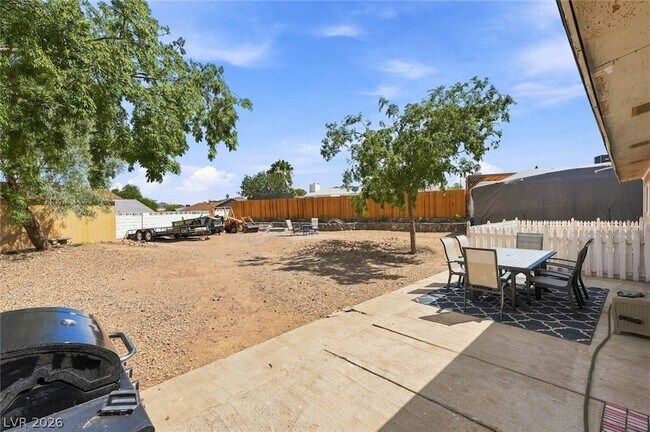 Building Photo - 609 Sierra Ln