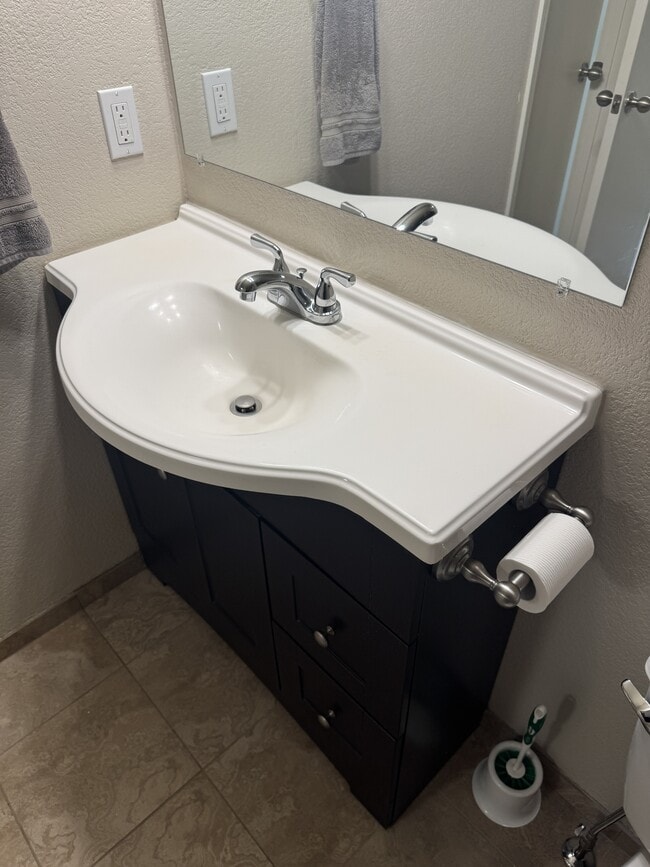 Building Photo - 2603 E Nichols Cir