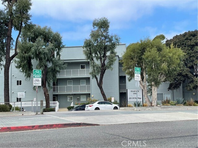 Building Photo - 250 The Village