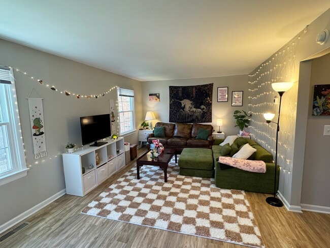 Building Photo - 202 Huntington Ln