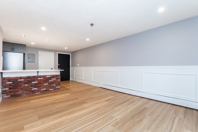 Building Photo - 131 Pierce St