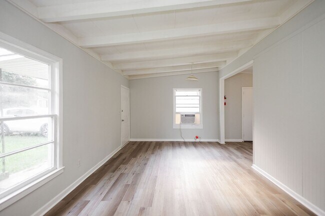Building Photo - 4170 Palace Ave