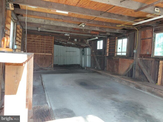 Building Photo - 205 E Mill St