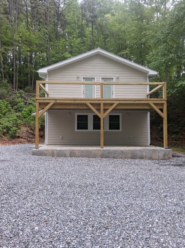 Building Photo - $1,800 - 2 Bedroom 2 Bathroom Newly Renova...