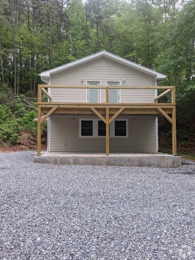 Building Photo - $1,800 - 2 Bedroom 2 Bathroom Newly Renova...