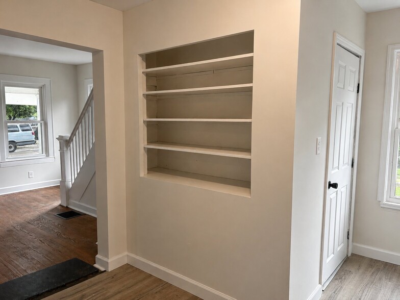 Building Photo - 31 Elmont Ave