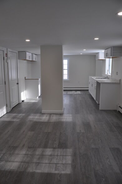 Building Photo - 703 Blossom St