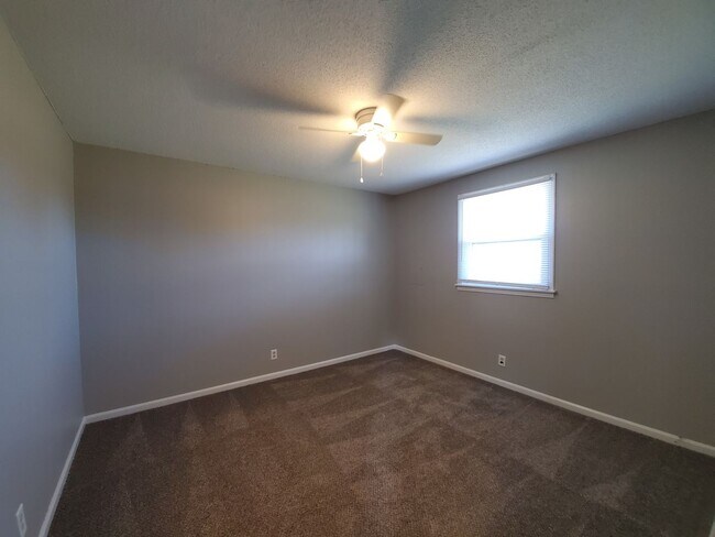 Building Photo - Tandy Drive Apartments