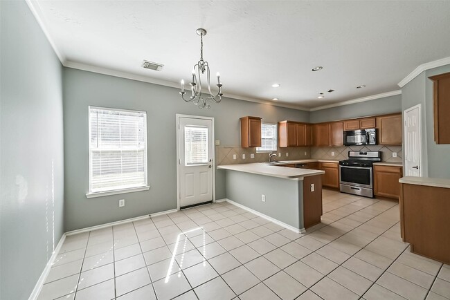 Building Photo - 8726 Old Maple Ln