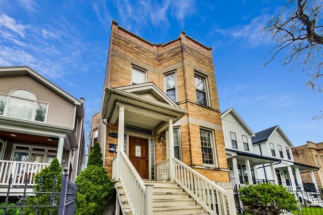 Building Photo - 2911 N Talman Ave