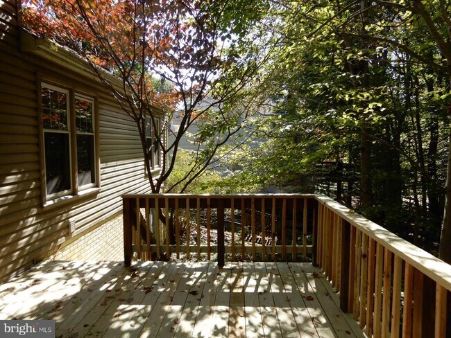 Building Photo - 7014 Maple Tree Ln