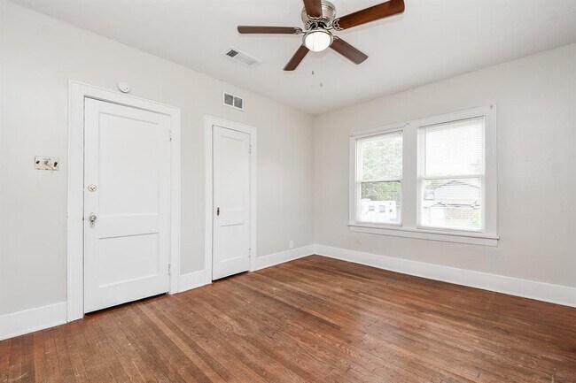 Building Photo - 5049 Jefferson St