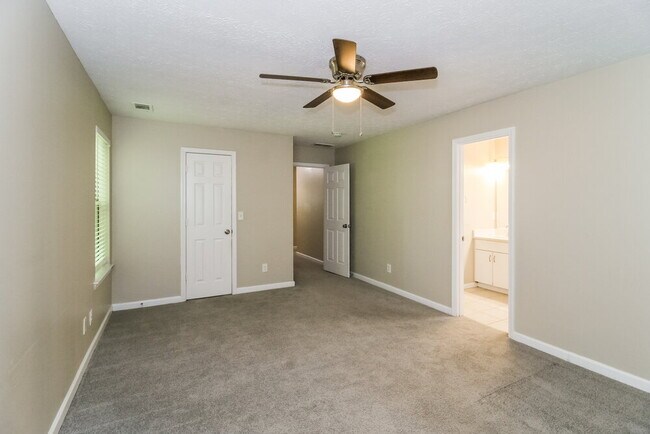 Building Photo - 235 Riverbrooke Terrace