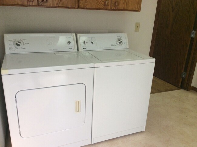 Building Photo - Hulsing