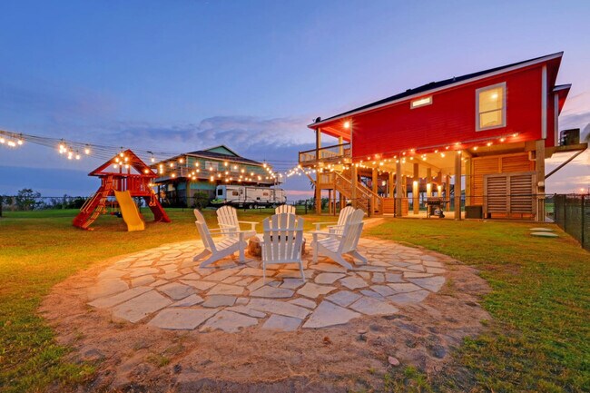 Building Photo - 994 Dolly St