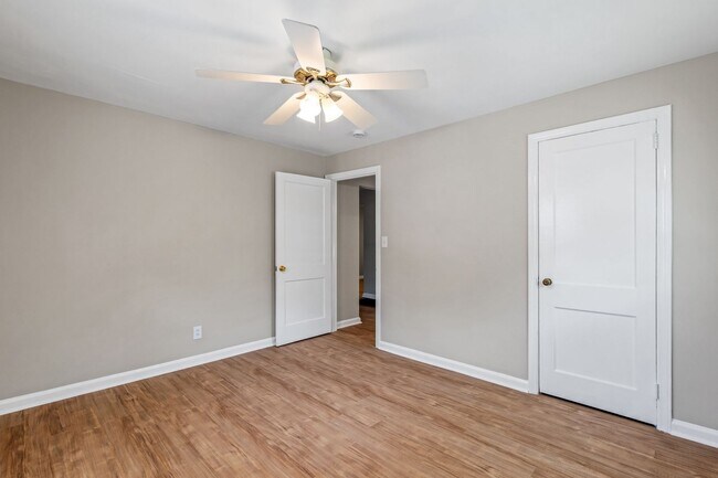 Building Photo - 508 Mayflower Dr