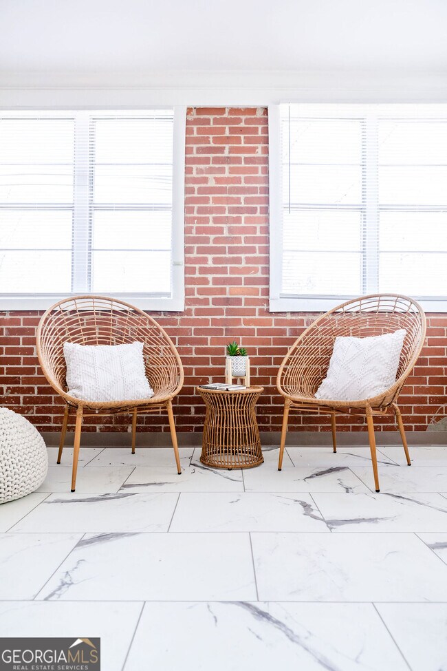 Building Photo - 111 E Screven St