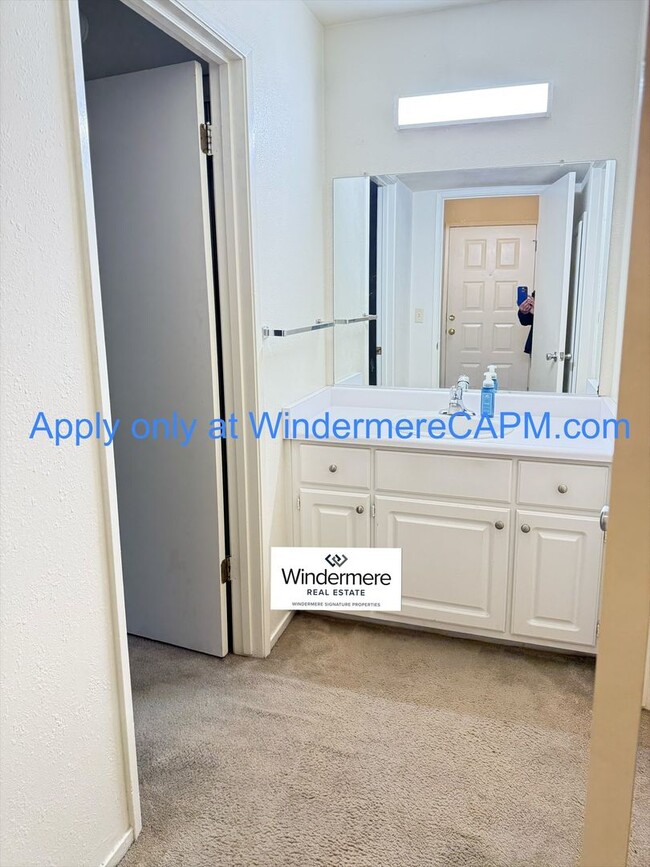 Building Photo - 1 bed/1 bath downstairs apartment in Arden...