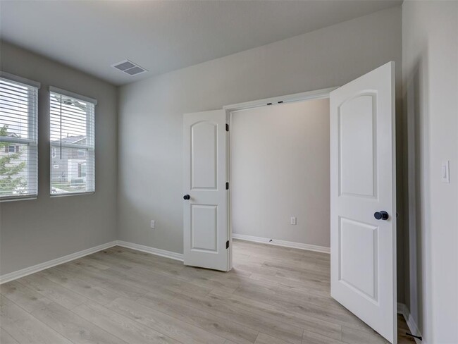 Building Photo - 129 Prairie Falls Drive
