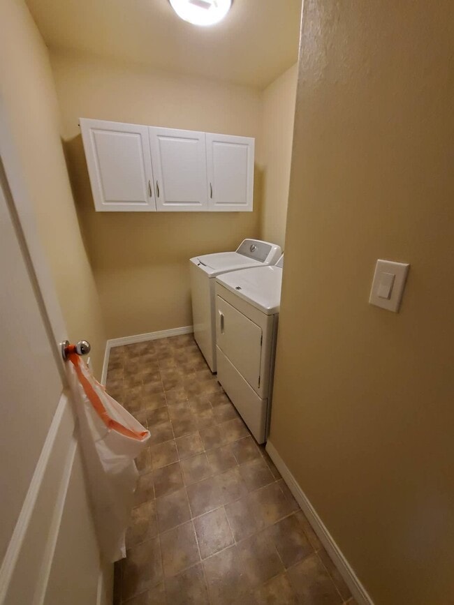 laundry - 1370 Gold Hill Mesa Dr