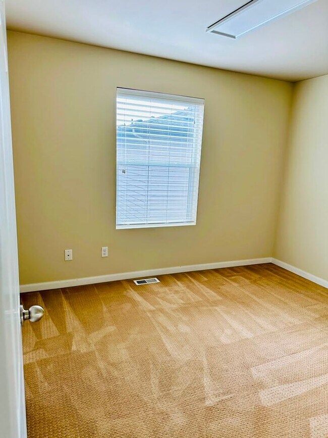 Building Photo - Beautiful 3 bed Home in Bothell in sought after Kings corner community!!
