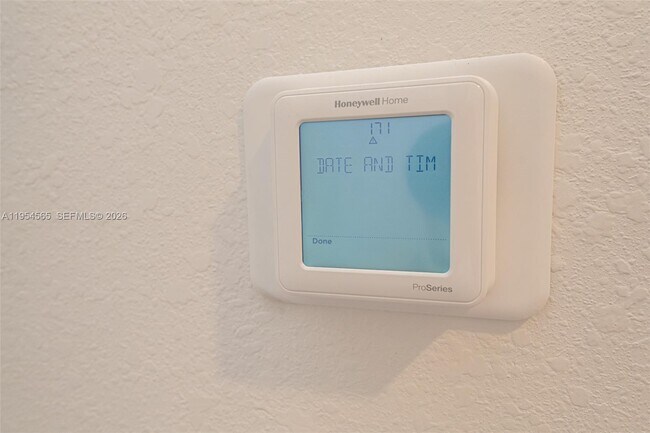 Building Photo - 139 NE 27th Terrace